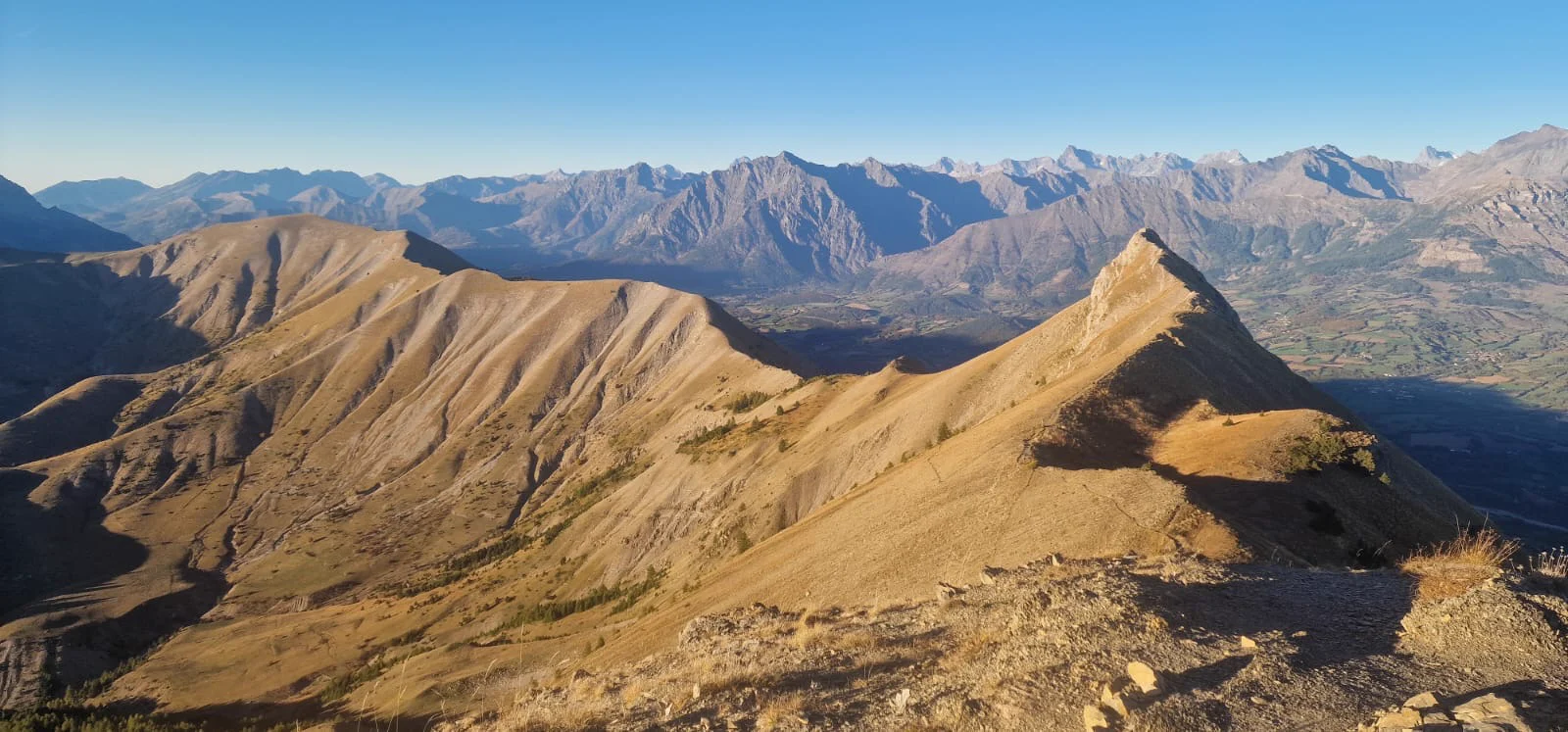 Crête du Champsaur au soleil couchant